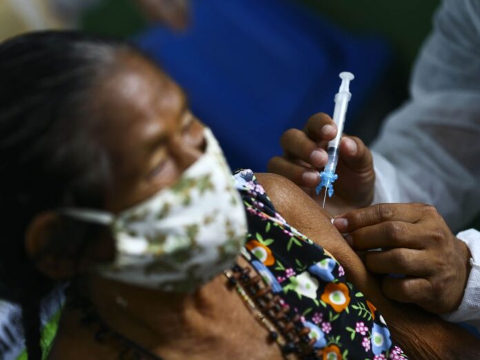 Patos começa a vacinar pessoas de 55+ com comorbidades nesta quarta-feira (12)