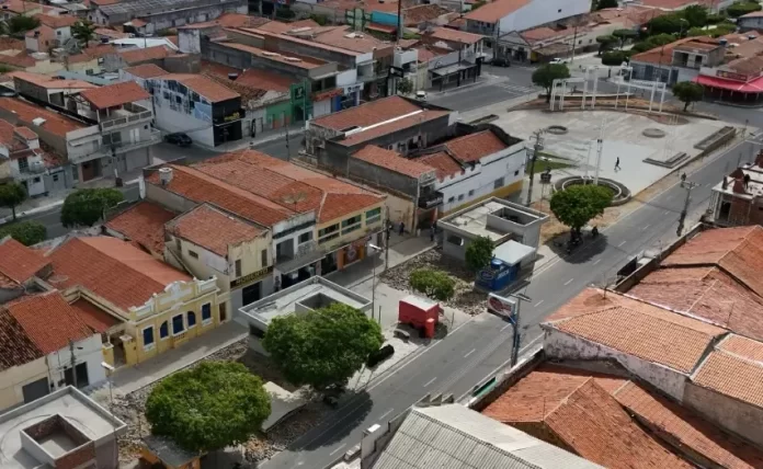 Apontando irregularidades, juiz determina demolição de calçadão e quiosques em construção em via pública na cidade de Santa Luzia-PB