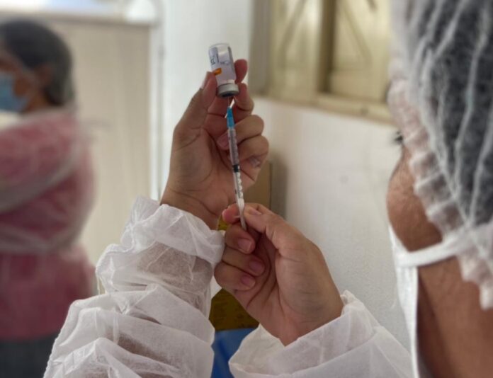 Prefeitura de Santa Luzia mantém imunização com foco nas pessoas com mais de 64 anos e aplicação da 2ª dose