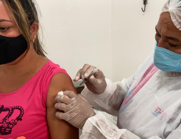 Santa Luzia vacina jovens a partir de 22 anos nesta segunda contra a Covid-19