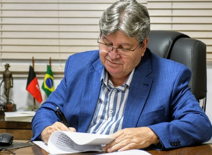 Governador assina nesta quinta-feira instalação de usinas fotovoltaicas em Santa Luzia e São Mamede