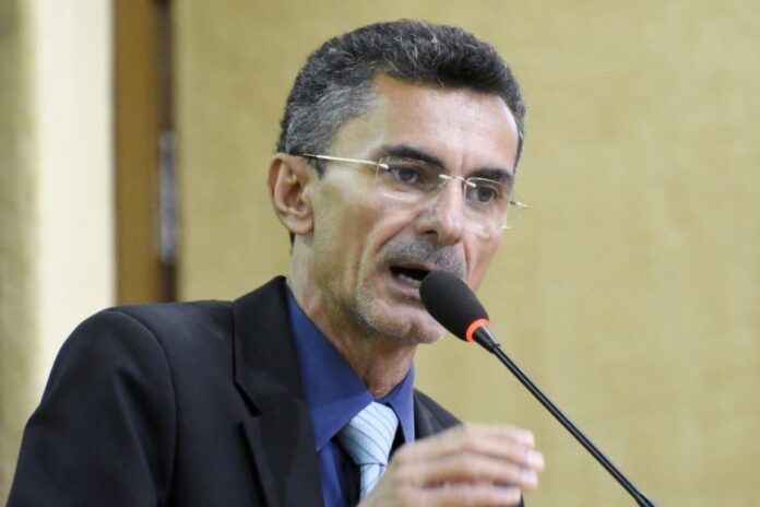 Deputado Francisco do PT processa cidadão por chamar o partido (PT) de Câncer