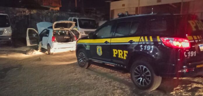 Polícia prende dois homens em Juazeirinho acusados de roubar residência em Patos