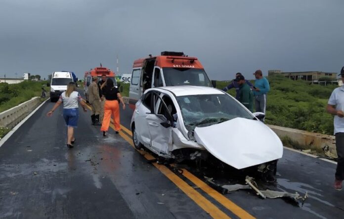 Grave acidente deixa ferido e interdita a BR 230 próximo ao antigo Posto Tigrão, em Patos