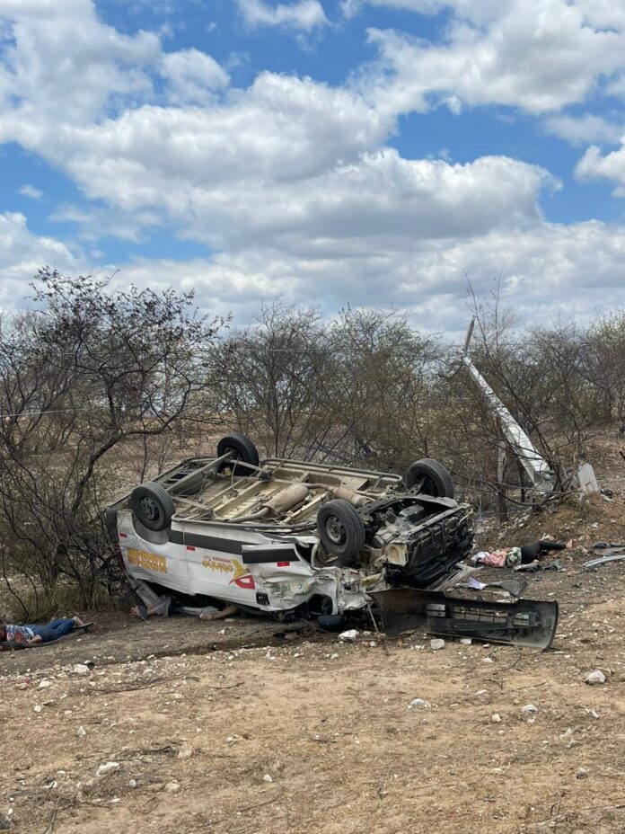 Van capota na RN 288 próximo a São José do Seridó RN