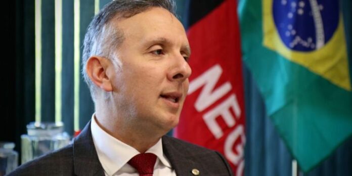 Aguinaldo Ribeiro desiste do senado