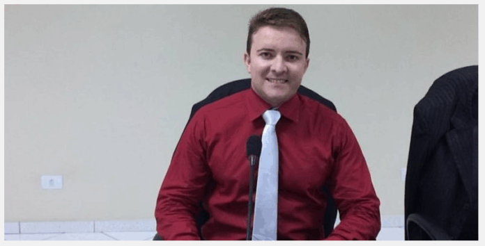 Cantor processa vereador de Várzea por intolerância religiosa ao Candomblé