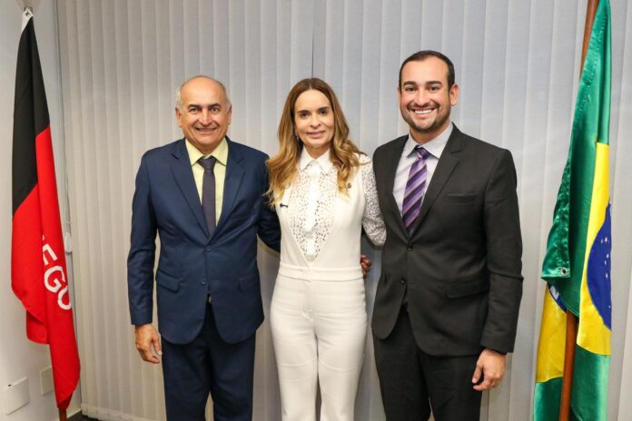 Prefeito de São José do Sabugi, Emanuel Domiciano, é recebido pela Senadora Daniella Ribeiro em Brasília,