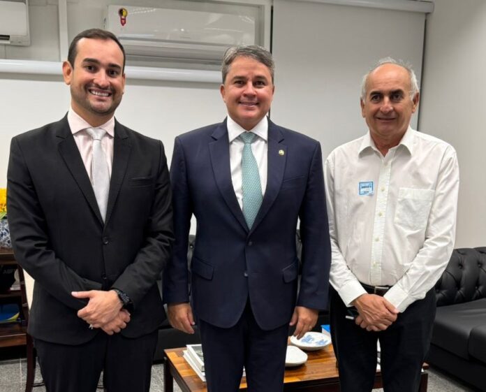 Prefeito de São José do Sabugi tem encontro com o senador Efraim Filho e destaca busca por novos investimentos