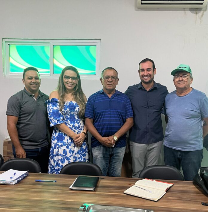 Prefeito de São José do Sabugi participa de reunião com secretário de estado da agricultura familiar