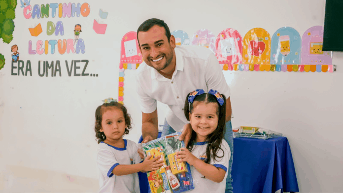 Prefeitura de São José do Sabugi garante entrega de kits escolares e fardamento para alunos no inicio do ano letivo