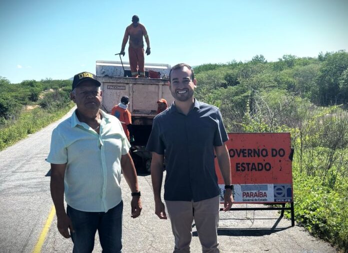 Prefeitura de São José realiza operação tapa-buraco na PB-221 em parceria com DER