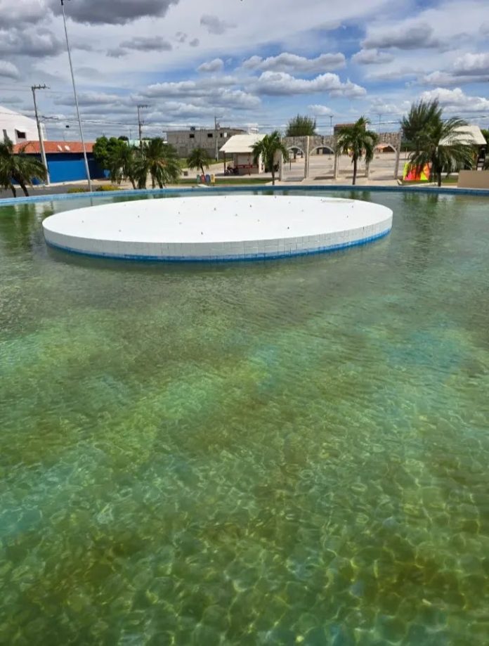 Água verde e suja na fonte do Parque do Juazeiro preocupa moradores da cidade de Várzea