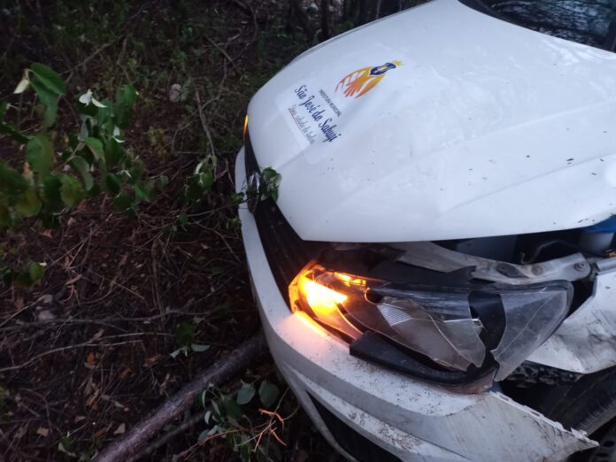 Veículo da Prefeitura de São José do Sabugi se envolve em acidente na BR 230