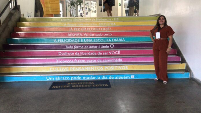 Paraibana natural de São José do Sabugi apresenta pesquisa sobre feiras livres em evento internacional na UFBA