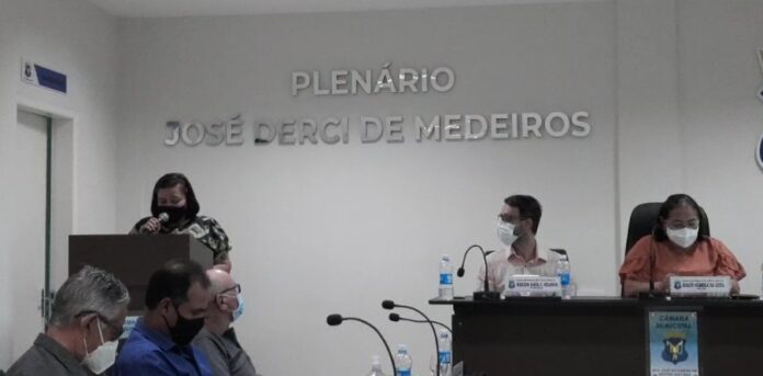 Vereadora Paulinha envia projeto de lei que cria Bolsa Universitária em São José do Sabugi