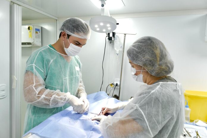 Ex-prefeito de São José do Sabugi realiza cirurgias em mutirão de castração e chipagem de animais de rua