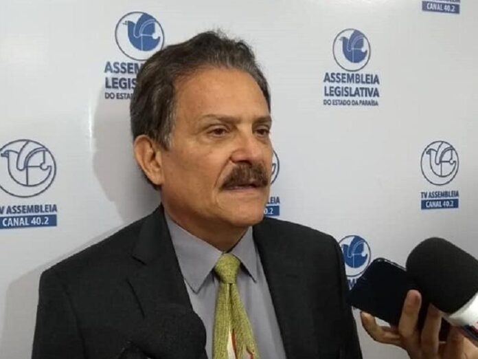 Deputado critica imposições de Veneziano e Efraim em relação à chapa de Azevêdo