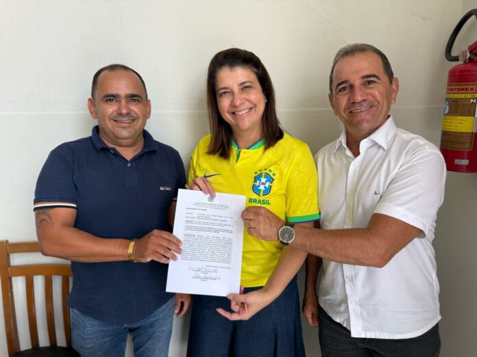 Vereadores do PT de Santana do Seridó recorrem a deputada bolsonarista Carla Dickson em busca de melhorias para o município