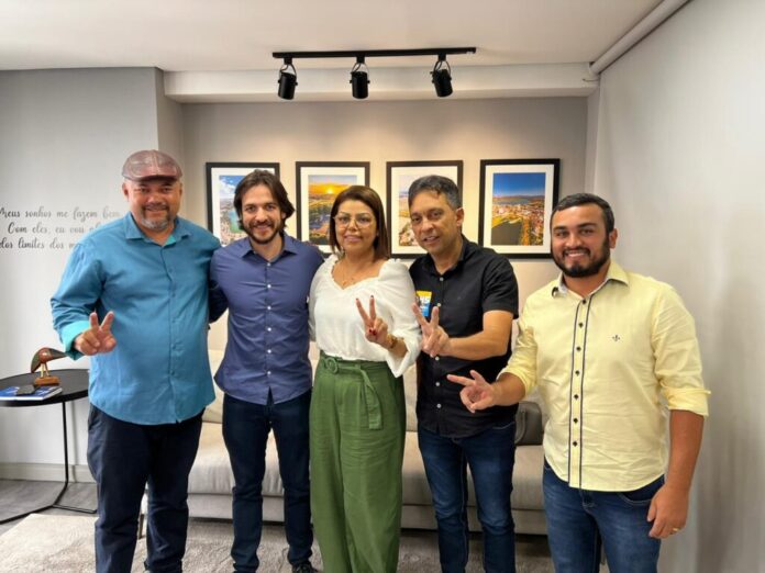 Filiada ao PSB, ex-prefeita de São Vicente do Seridó troca João por Pedro no 2º turno