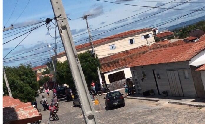 Roubo a uma residência em São José do Sabugi - PB. Na fuga os bandidos levaram uma moto..