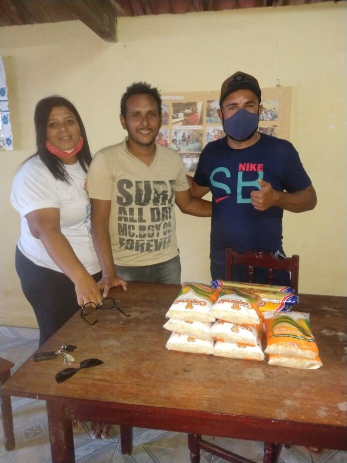 Repercutiu: Em Juazeirinho –PB, Casal de Artistas Lalau e Jace entregam alimentos a Mazo para o Sopão Solidário