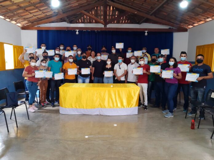 FOTOS: Prefeitura em parceria com empresa entrega certificado de curso de capacitação em Energia Solar