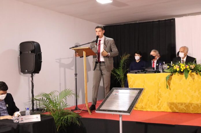 Jovem vereador Galvincinho faz discurso emocionante nas comemorações dos 150 anos de Santa Luzia - PB