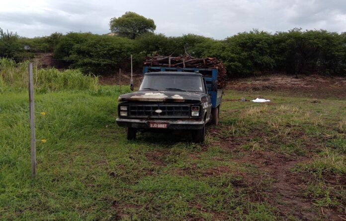 Acidente com Caminhão carregado de lenha, deixa uma vítima fatal na zona rural de São José do Sabugi - PB