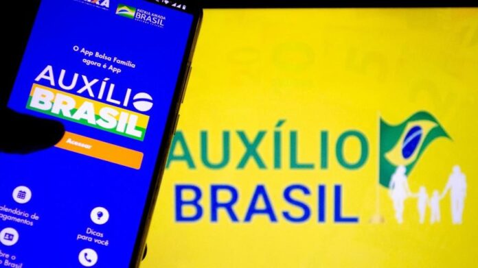 Em Assunção: Funcionários efetivos com salários de quase 3 Mil estão recebendo Auxílio Brasil em Assunção - PB. O setor do município se nega a fiscalizar.