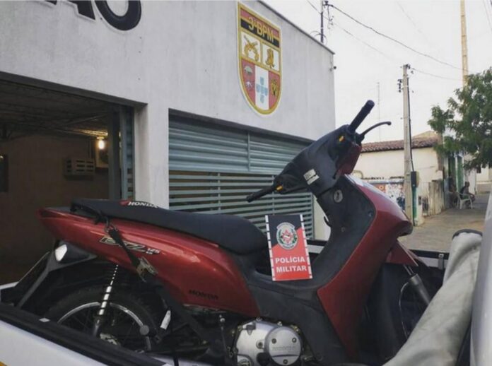 Polícia Militar detém um indivíduo e apreende motocicleta com restrição de roubo/furto durante Operação Pôr do Sol