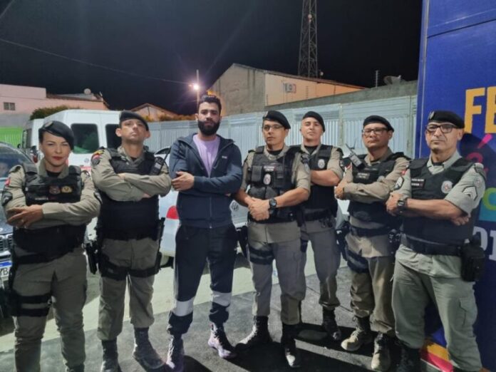 Forças de segurança recebem reconhecimento de Gusttavo Lima na 2ª noite do São João de Patos