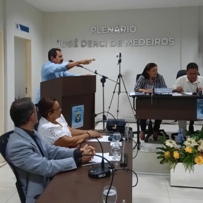 Câmara de São José do Sabugi realiza sessão ordinária e dá posse a suplente de vereador
