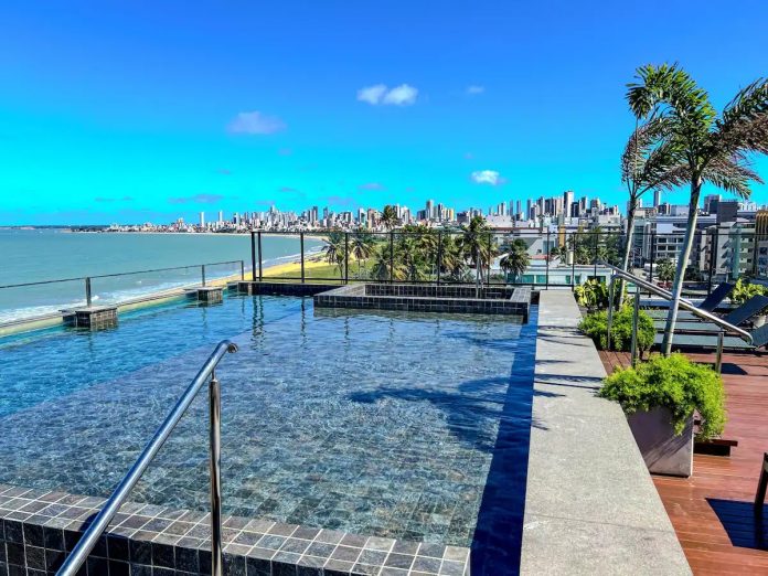 Flat Pé na Areia à Beira-Mar do Bessa em João Pessoa está disponível para aluguel no Airbnb