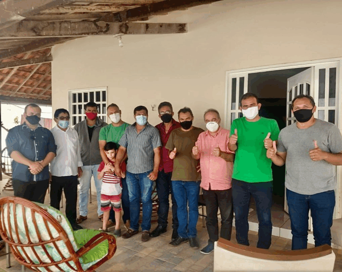 Em Teixeira -PB, Dep. Estadual Inácio Falcão estende sua base e escuta as reivindicações do grupo de oposição em prol do município