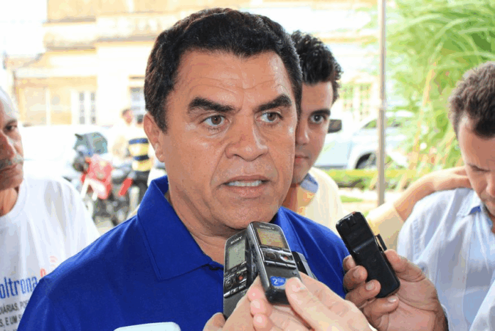 Deputado Wilson Santiago é afastado do comando do PTB na Paraíba
