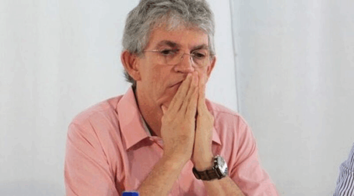 MP aciona Ricardo Coutinho por recebimento indevido de pensão de ex-governador