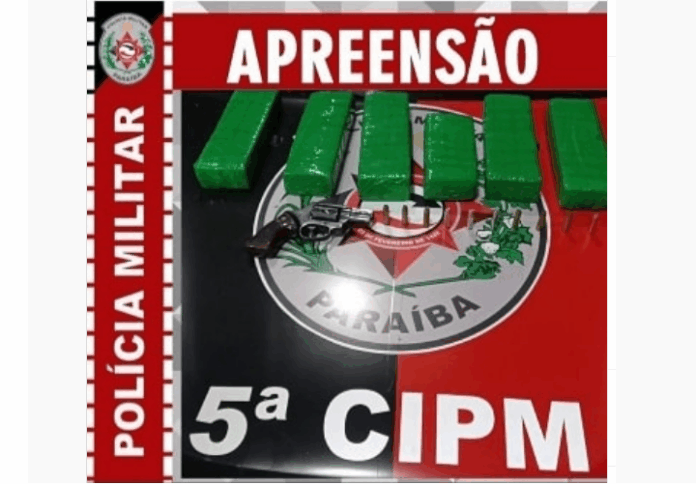 POLÍCIA MILITAR APREENDE ARMA DE FOGO E DROGAS NA CIDADE DE JURU-PB