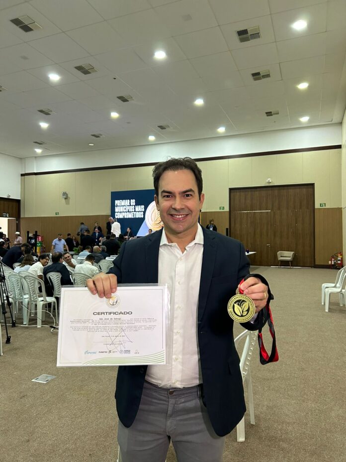 Prefeito Segundo Domiciano recebe premiação e São José do Sabugi é 2° cidade da PB com melhor Índice de Desenvolvimento Sustentável