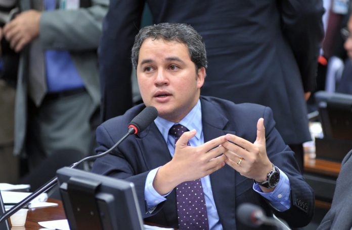 Vereadores Chico do Sindicato e Thiago Lucena declaram voto em Efraim Filho, que já conta com o apoio de 1/3 da CMJP