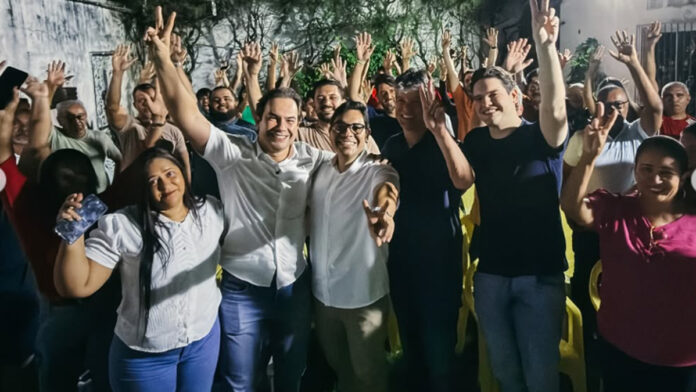 Ao lado do deputado federal Ruy Carneiro, Segundo Domiciano recebeu o apoio de Cleiton Roberto, primeiro suplente de vereador em João Pessoa, fortalecendo sua articulação política na Capital.