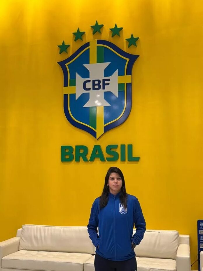 Árbitra Ruthyanna Camila durante treinamento da Arbitragem PRO da CBF