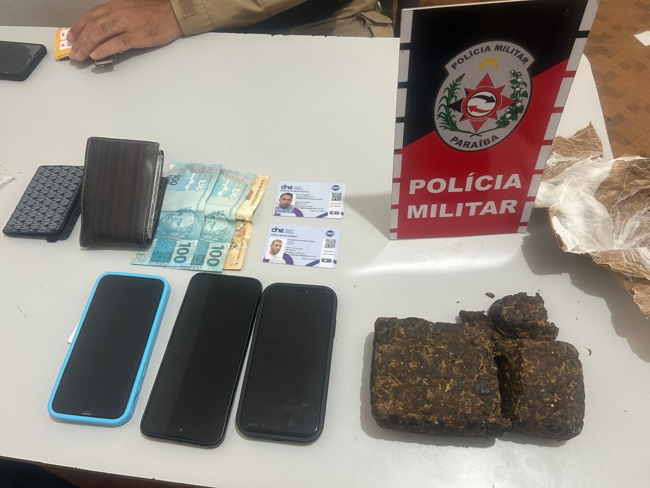 Equipe da Polícia Militar reunida durante a operação na BR-230 em Santa Luzia