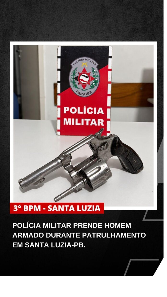 Revólver calibre .32 apreendido pela Polícia Militar no bairro Frei Damião, em Santa Luzia-PB